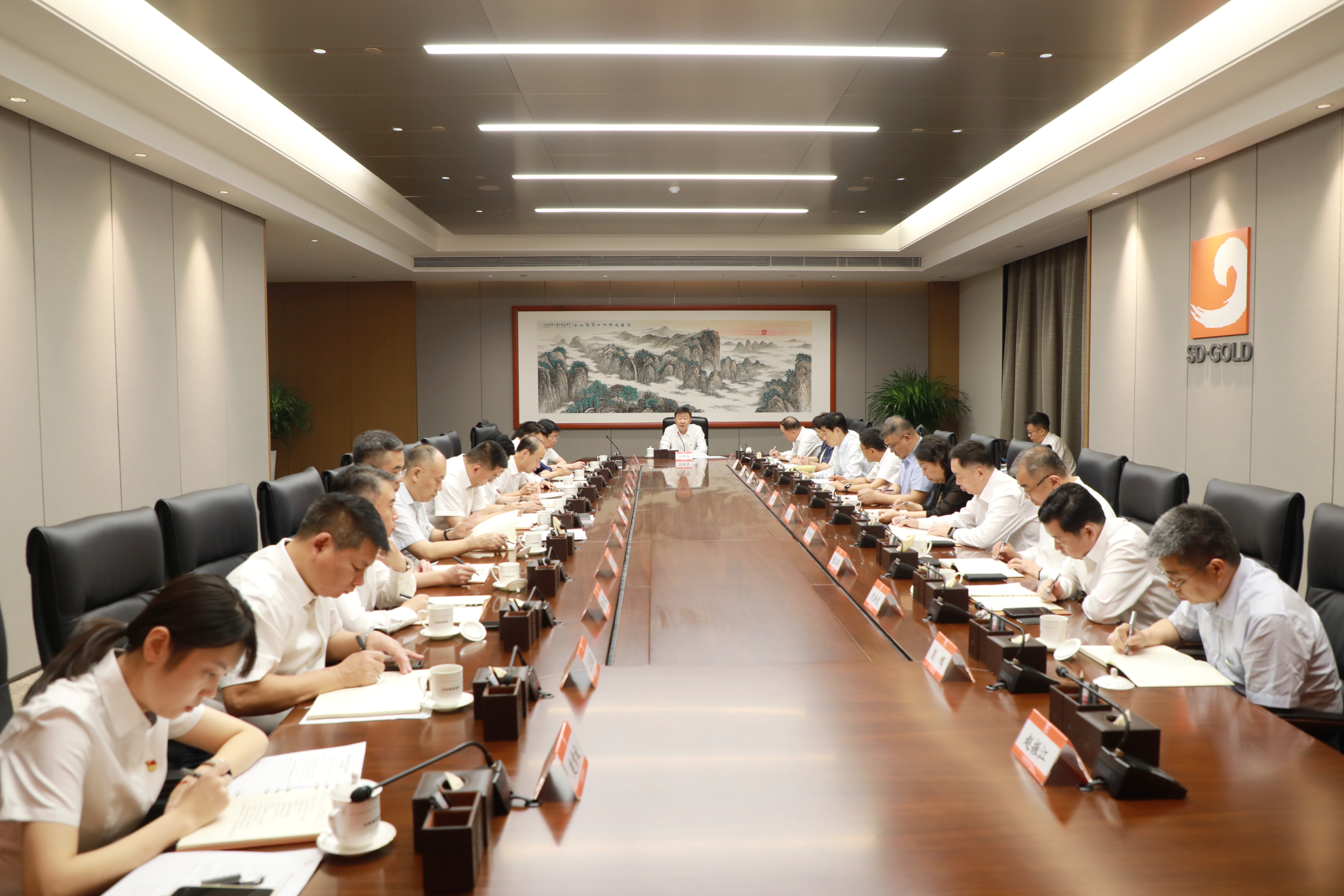 集團(tuán)黨委理論學(xué)習(xí)中心組進(jìn)行集體學(xué)習(xí)