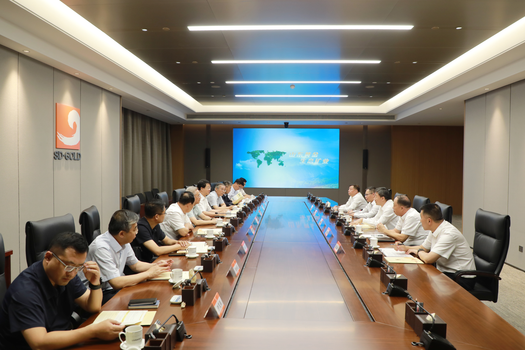 張曉海會(huì)見中國(guó)科學(xué)院院士王焰新和山西省地勘局黨組書記、局長(zhǎng)彭東曉